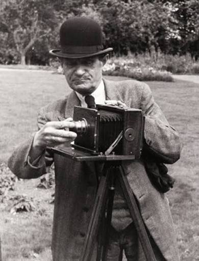Hugo Matthiesen med sit fotografiapparat