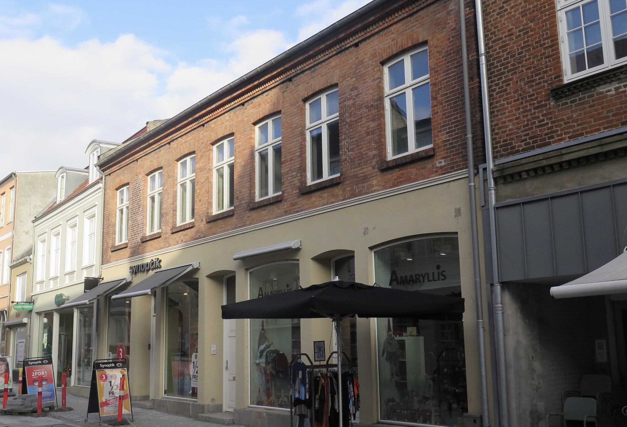 Middelfart Avis' bygning i Algade 55 med trykkeri i baggården.