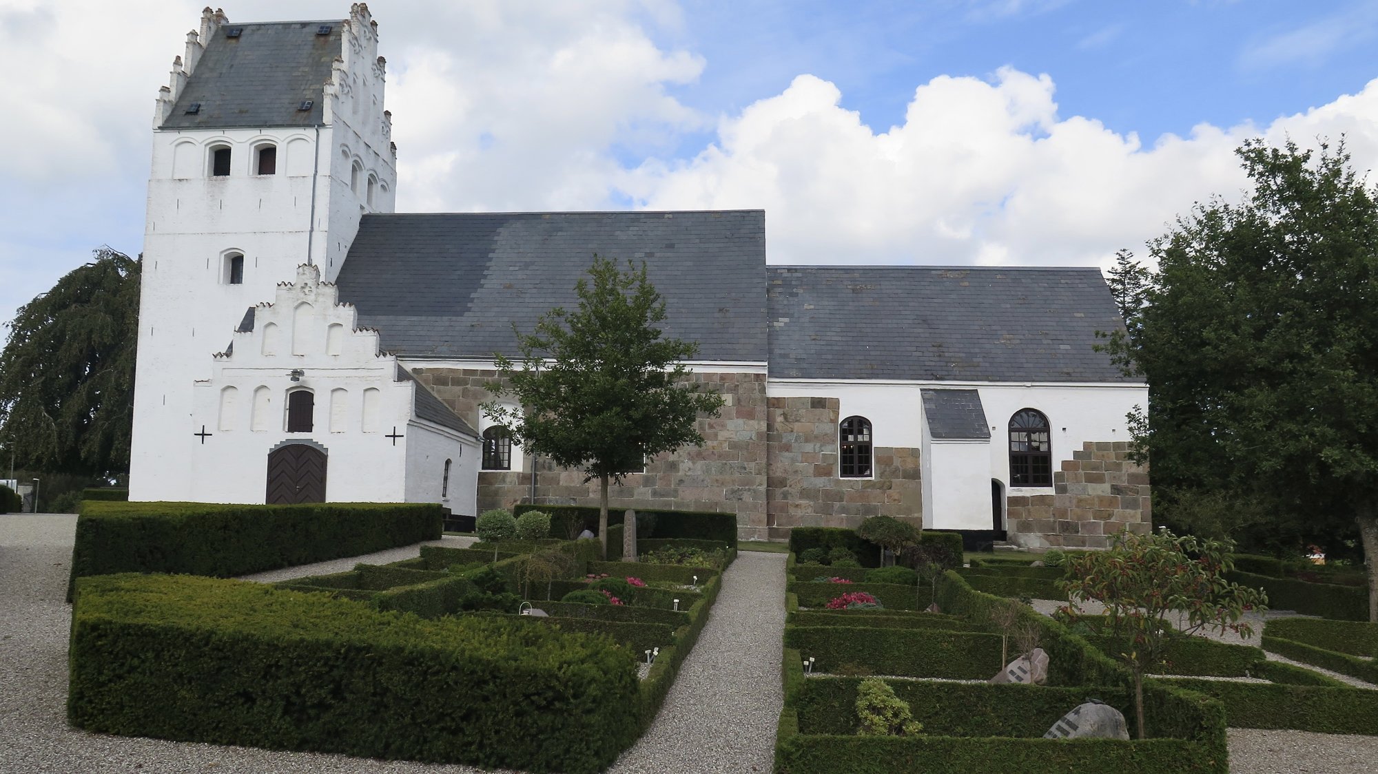 Brenderup Kirke, der stammer fra 1200-tallet.