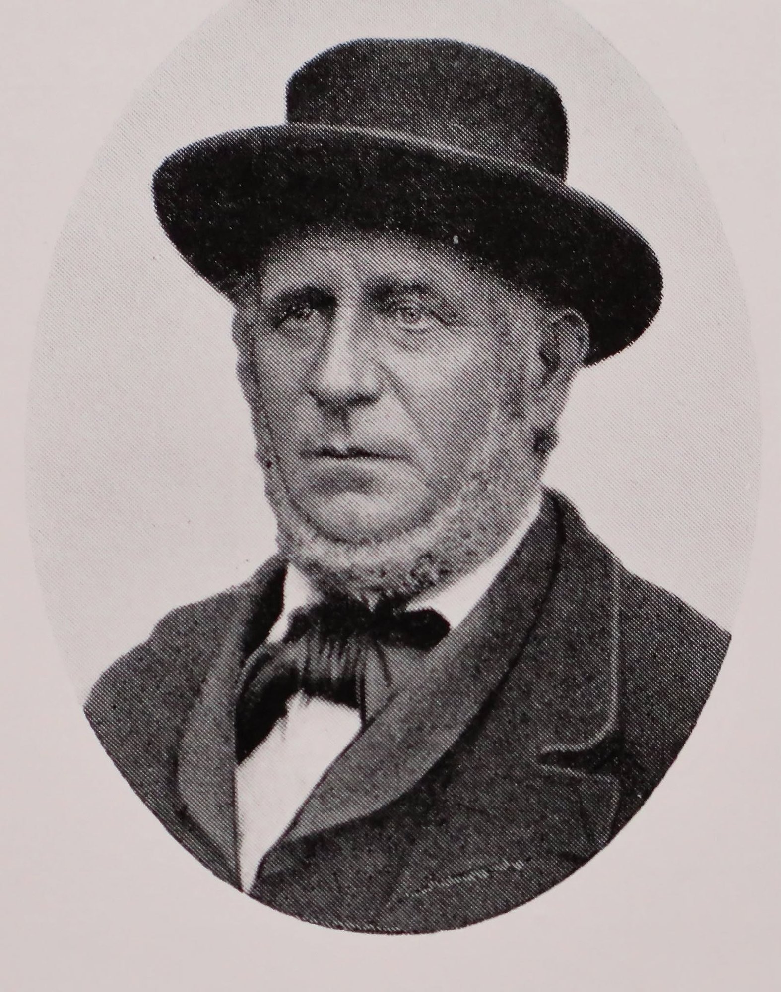 Portrætfoto af lods Peter Hermann Petersen (1834-1895) i uniform