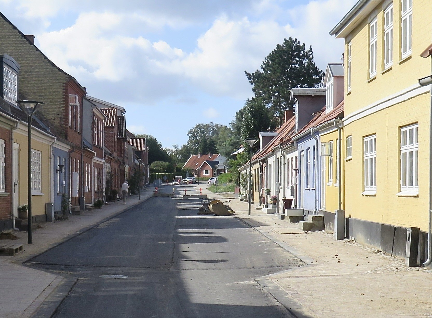 Små ensartede huse i Skovgade, kendt som Kasernen