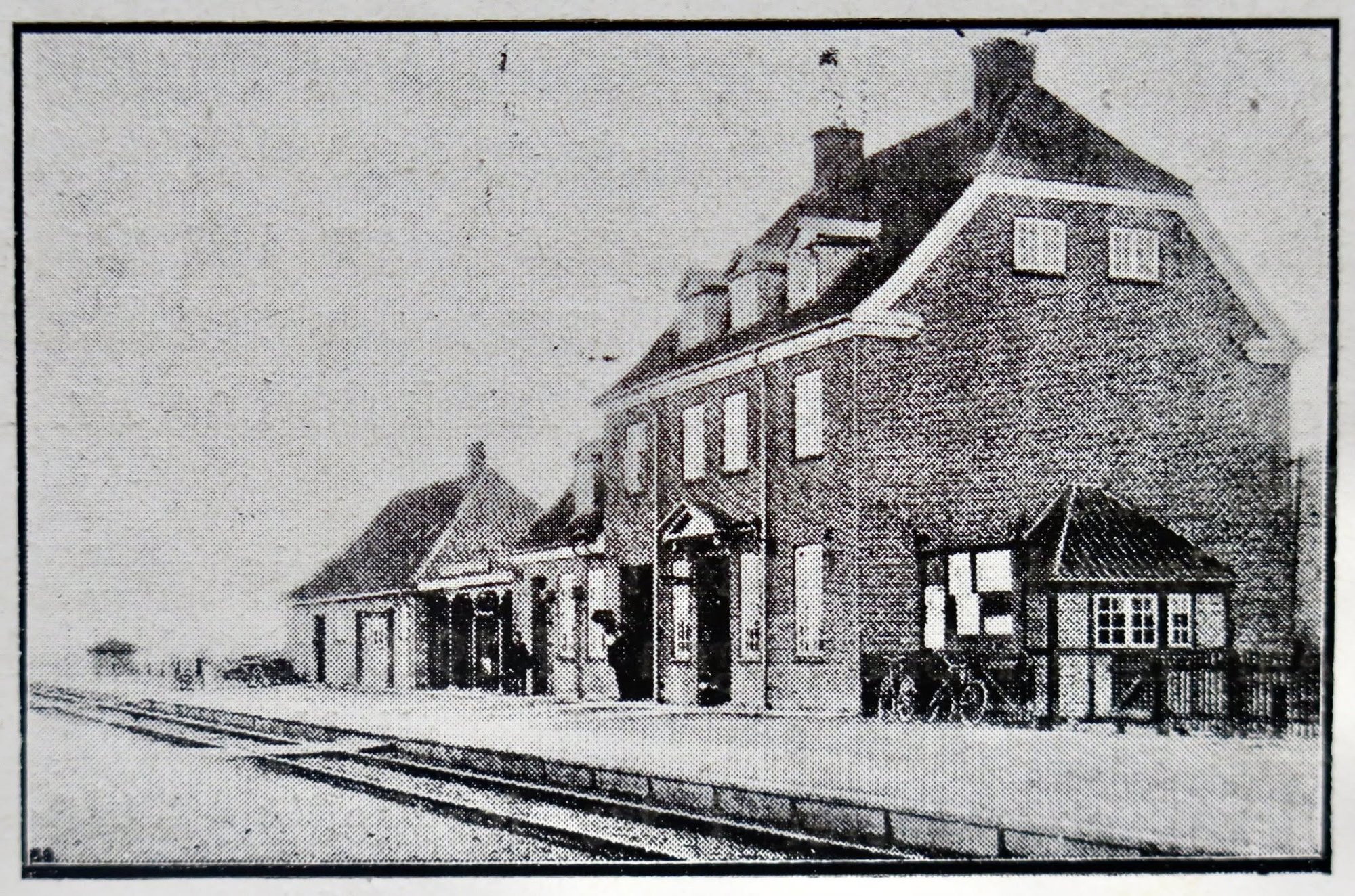 Gelsted Station fotograferet omkring 1917 efter den nye bygnings opførelse.