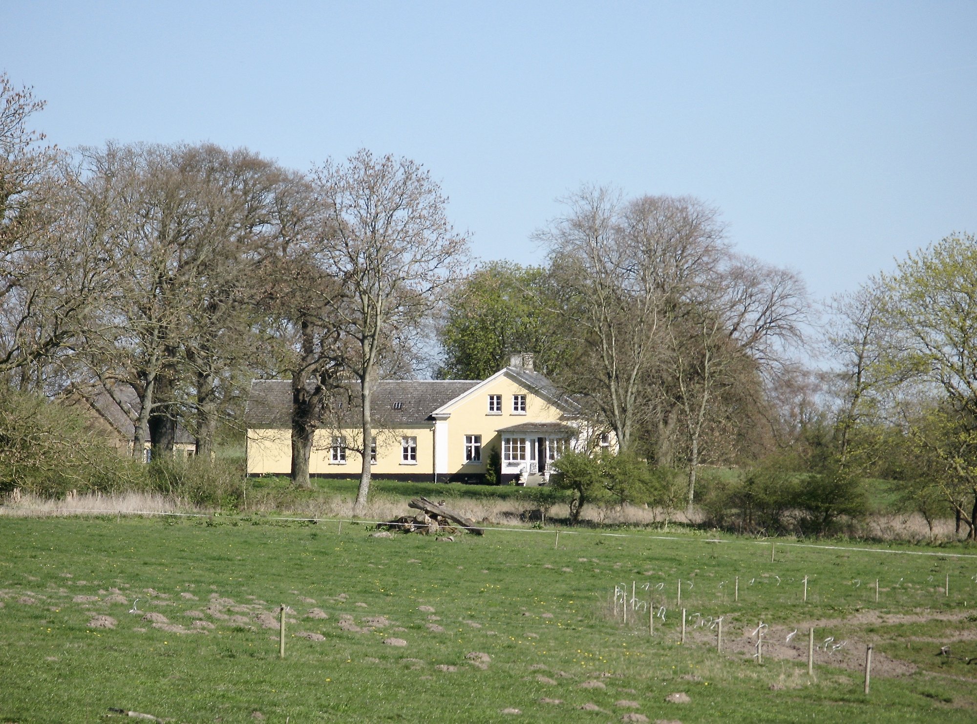 Liljedal, den historiske godslægebolig ved Wedellsborg og Tybrind