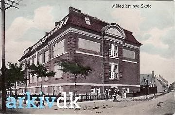 Den nybyggede Vestre Skole på hjørnet af Grønnegade og Søndergade i Middelfart.
