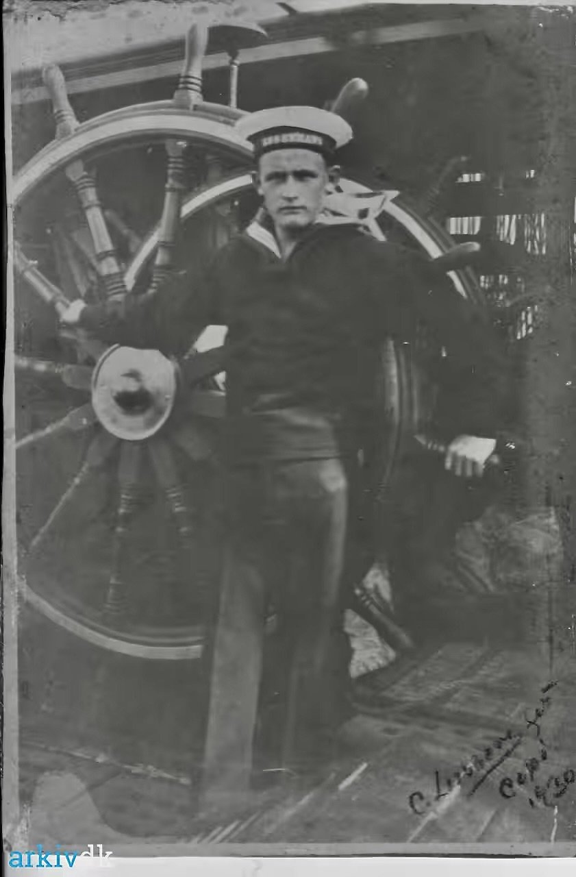 Portræt af Halfdan Hansen ombord på skoleskibet København i 1928.