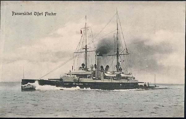 Panserskibet Olfert Fischer ved anker i dansk farvand.