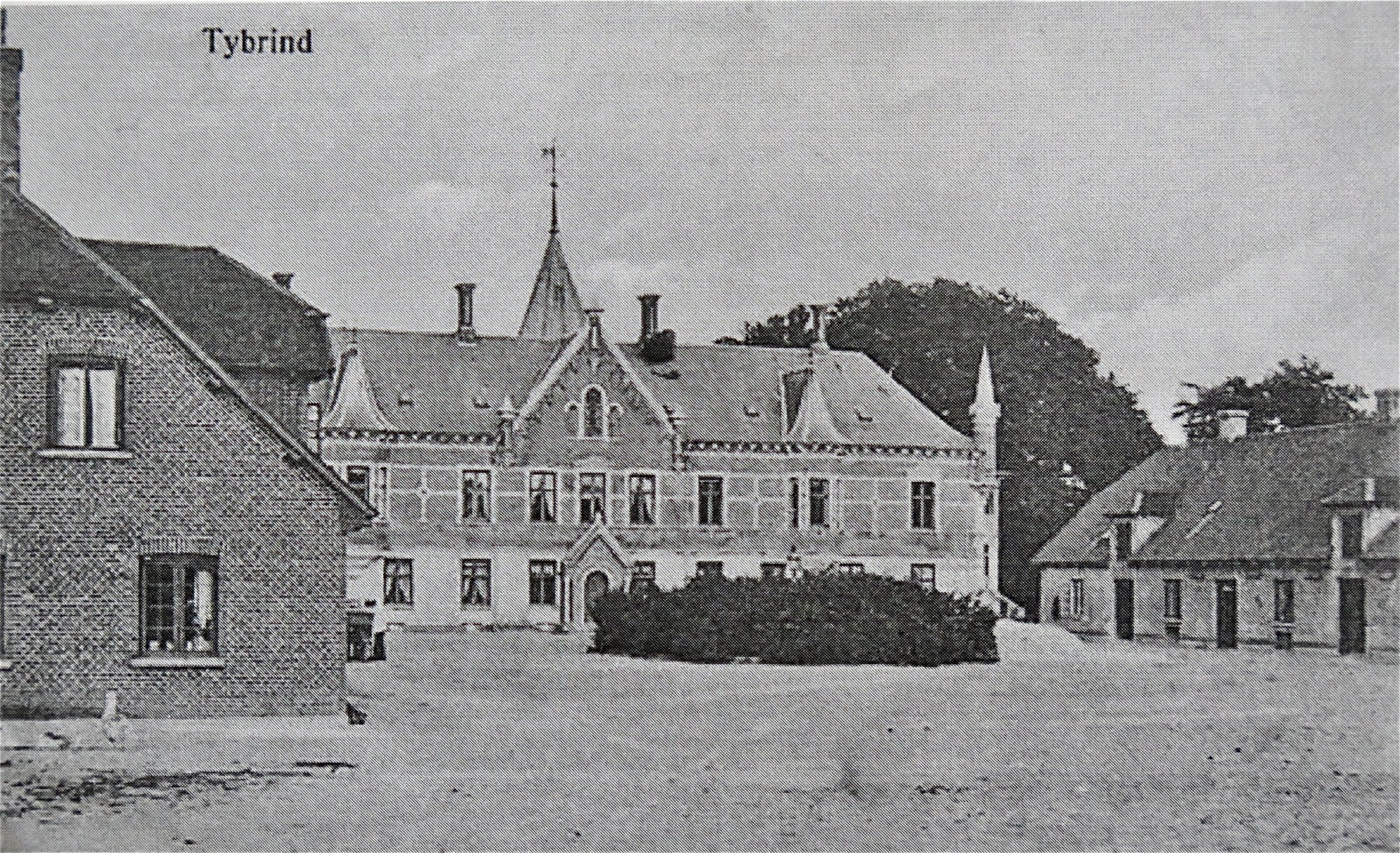 Prinsen af Wales på besøg hos en landbrugsfamilie på Tybrind.